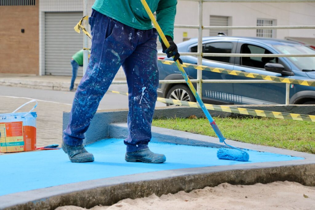Praça João Jerônimo da Costa recebe serviços de manutenção e melhorias no Centro de Lagoa Seca