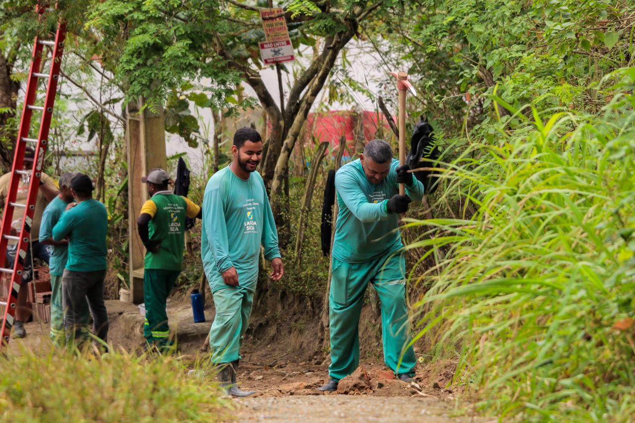 Prefeitura de Lagoa Seca recupera ladeira e melhora acesso para moradores do sítio Cana Prefeitura de Lagoa Seca recupera ladeira e melhora acesso para moradores do sítio Cana