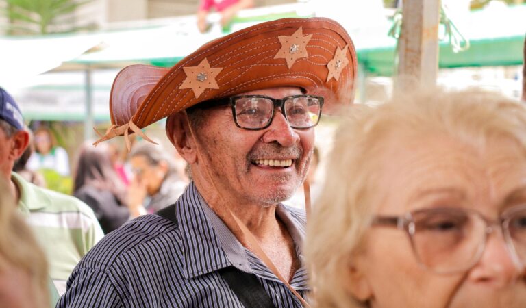 b3530960-ad68-43bb-8bb3-b1d3b87ac8eb